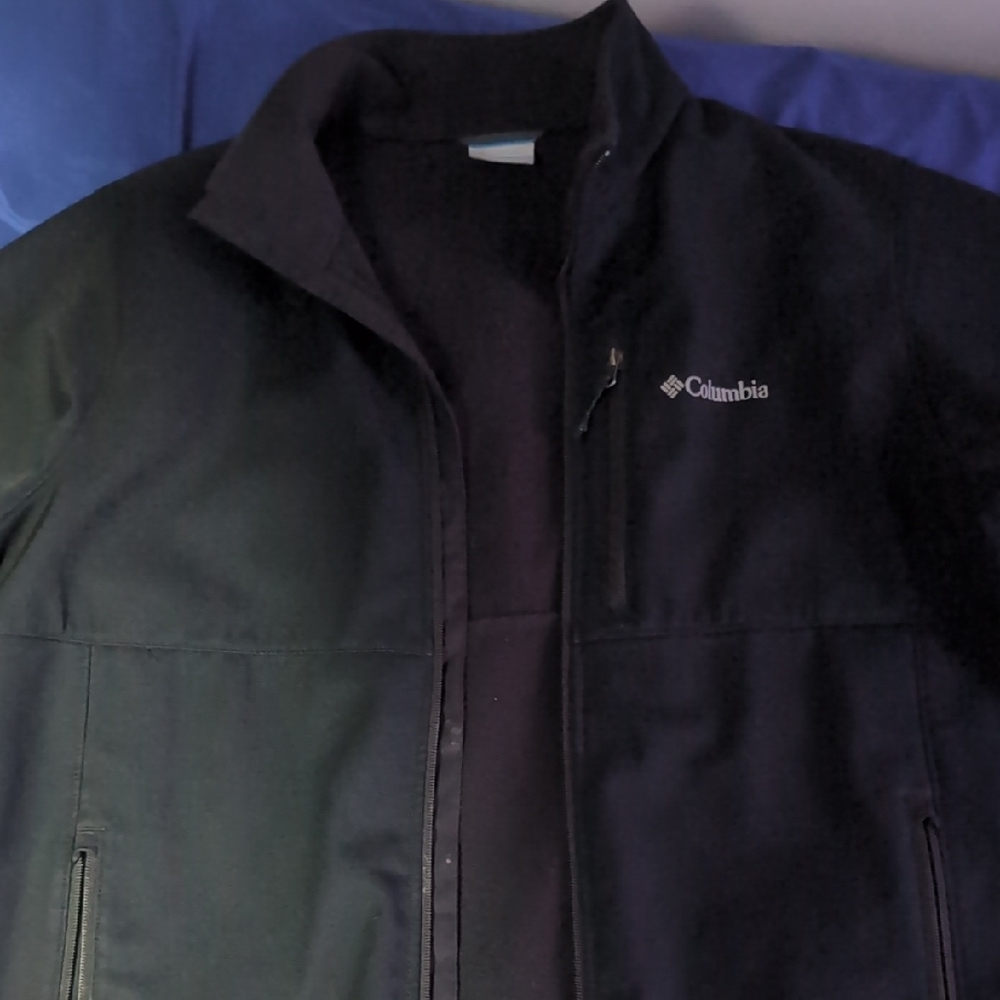 Columbia Black Performance Jacket for Outdoor Adventures